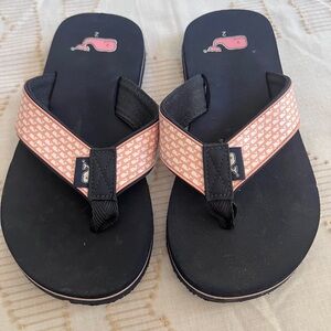 Vineyard Vines Girls Size 2 USA whale classic flip flops sandals Pink Navy